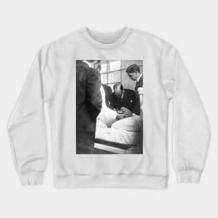 William Osler attending a patient, 1900s (C028/1674) Crewneck Sweatshirt